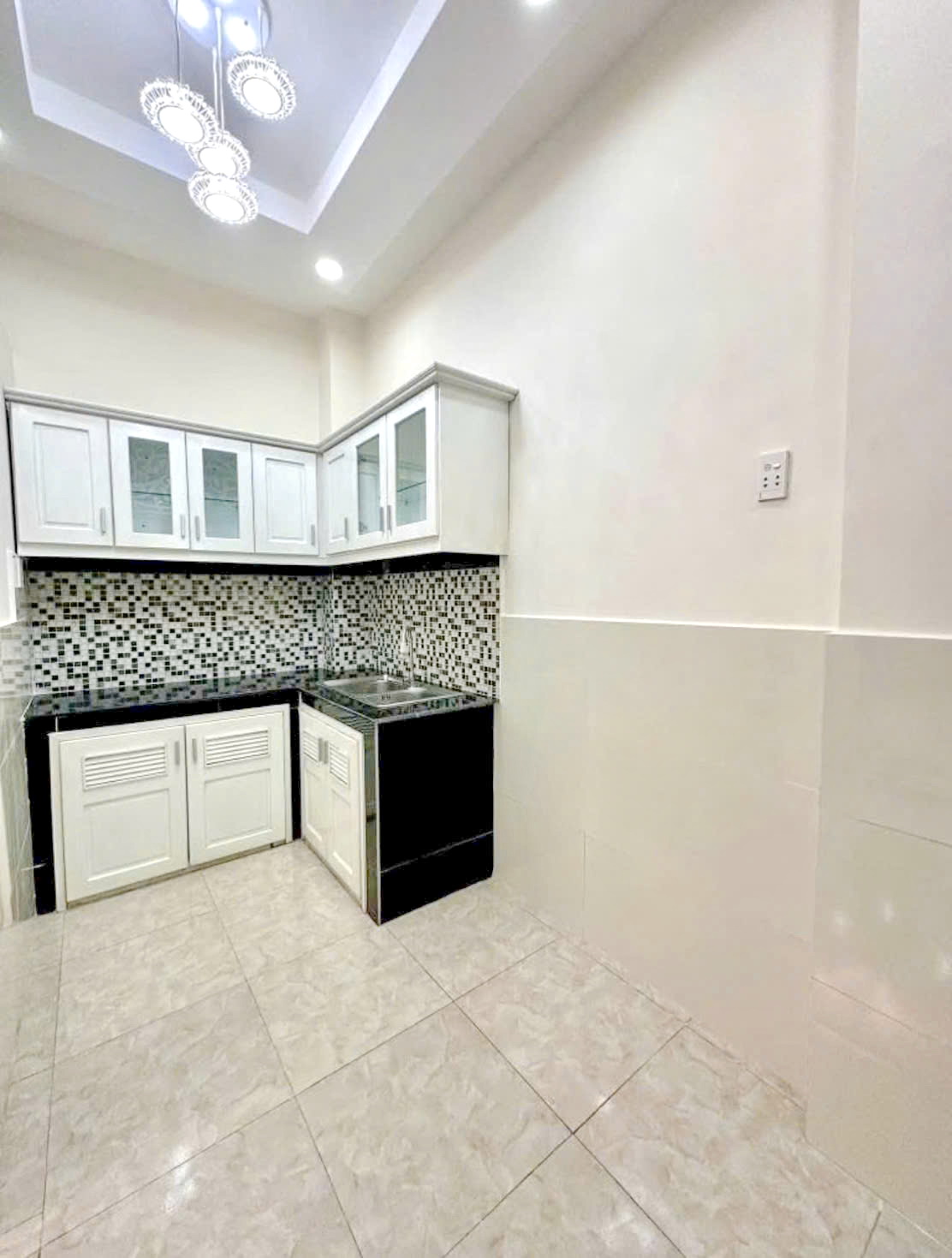 Bán nhà mới 2 lầu gần MT đường Dương Bá Trạc P.2 Quận 8